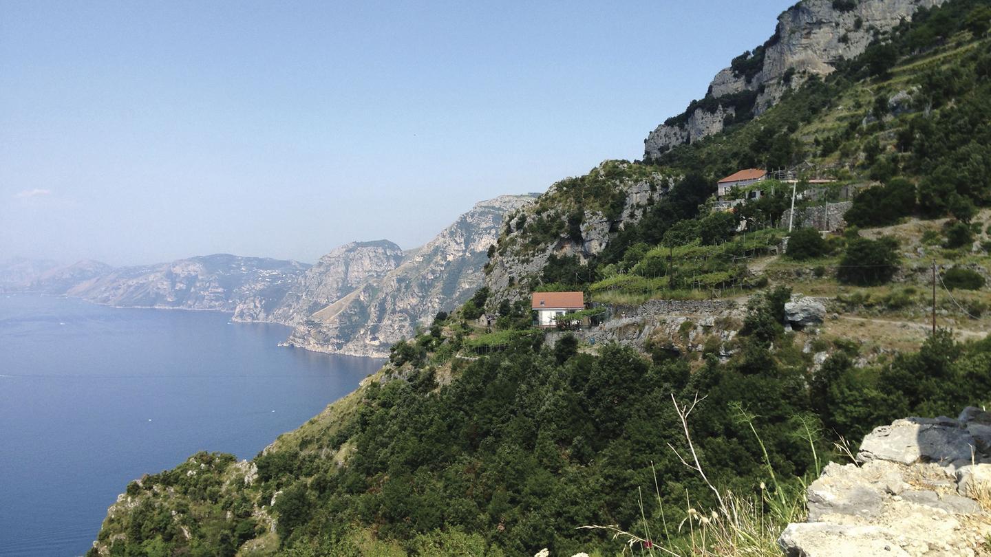 April 2024 -  Local Living Amalfi Coast - background banner